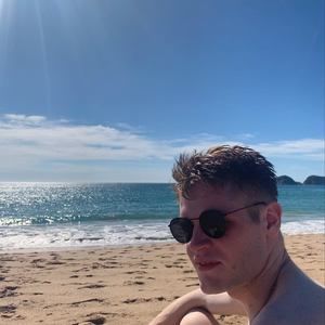 Meet your Posher, Casey